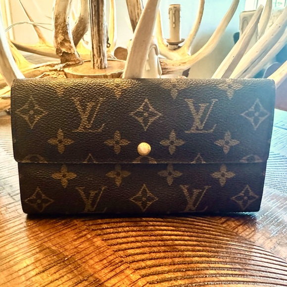 Louis Vuitton Handbags - Louis Vuitton
LV Monogram Sarah Wallet very good condition authentic